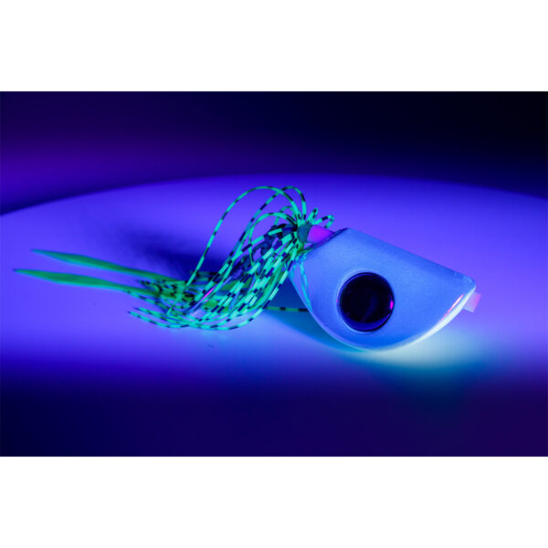 Introducing the Catch Beady Eye Kabura Jig: where innovation meets performance! Designed with its signature beady eye and striking green-striped tassels, this jig knows how to put on a show. Once it hits the water and that blue light catches it just right, fish simply can't resist. Illuminate your fishing experience and get ready for the ultimate catch!.