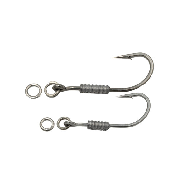 Introducing the Catch Pro Series: Precision-engineered O'Shaughnessy Jig Head Hooks, each featuring seamlessly attached metal rings. Expertly designed for top performance and shown here against a crisp white backdrop to highlight their sleek, innovative design.